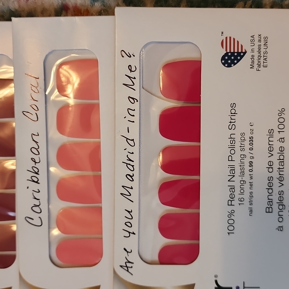 Colorstreet set of 4 nails - Picture 2 of 3